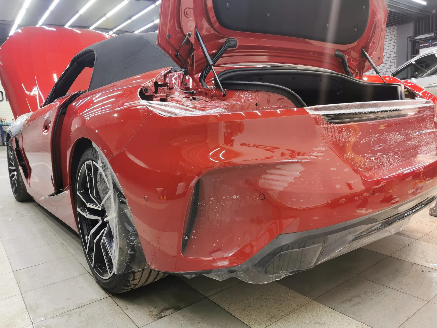 Оклейка заднего бампера: защита нужна не только спереди · фотоархив JustWrap